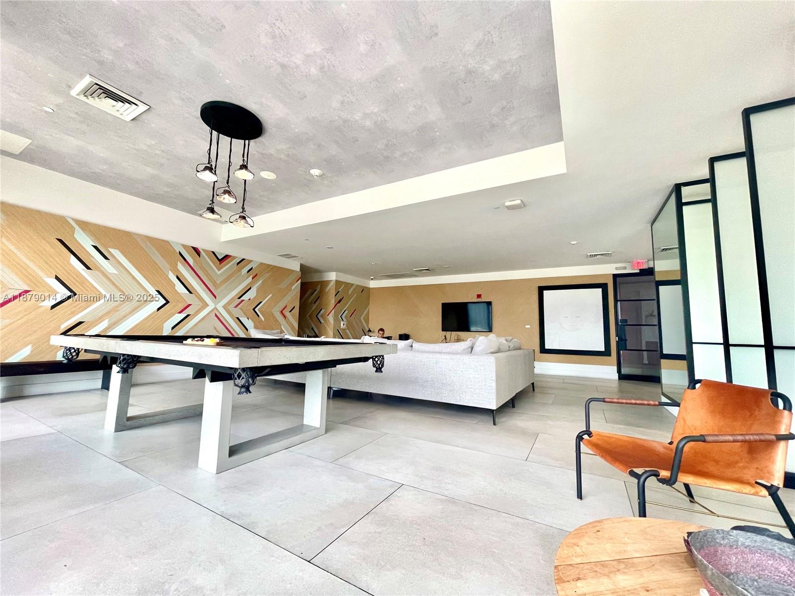 121 NE 34th St # 1215