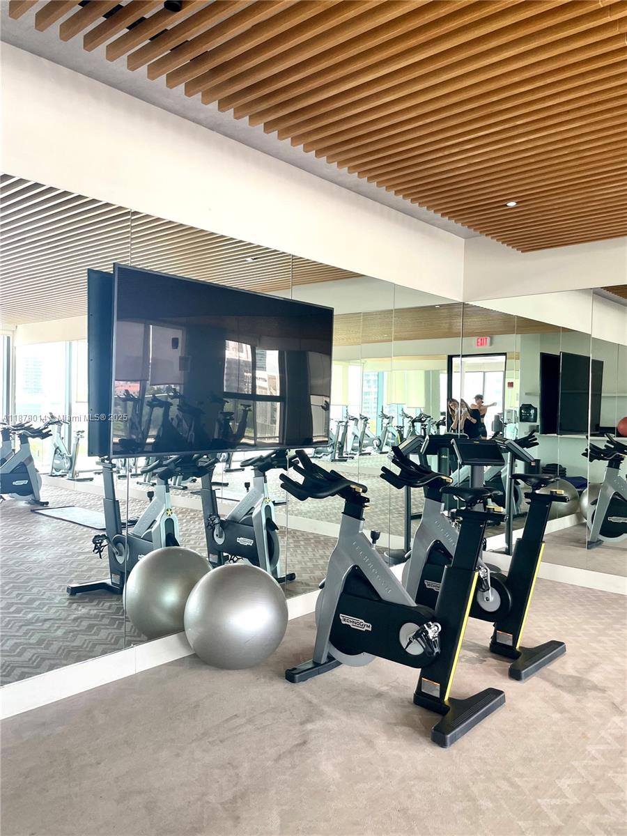 121 NE 34th St # 1215