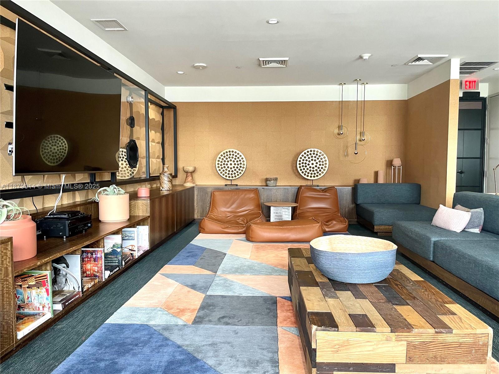 121 NE 34th St # 1215