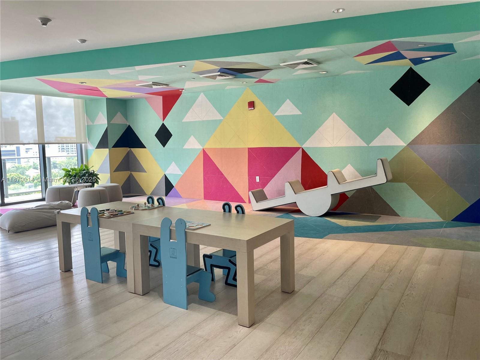 121 NE 34th St # 1215