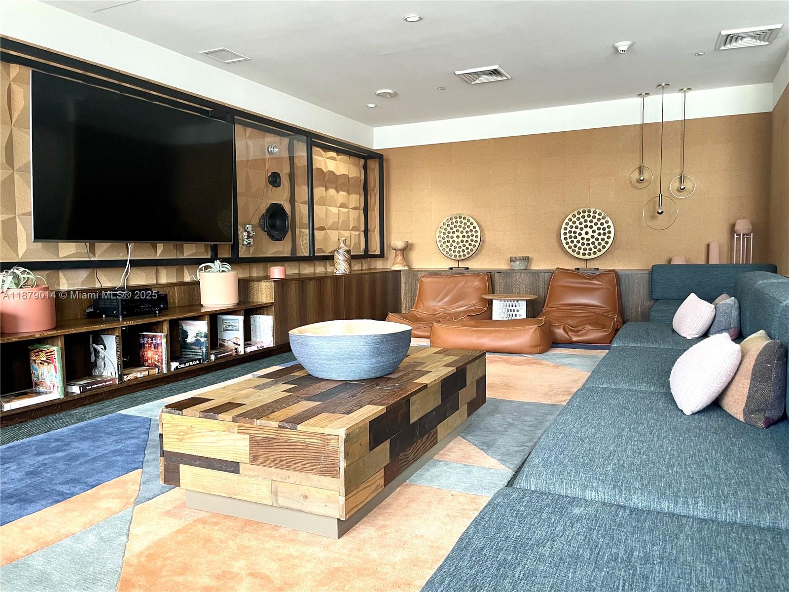 121 NE 34th St # 1215