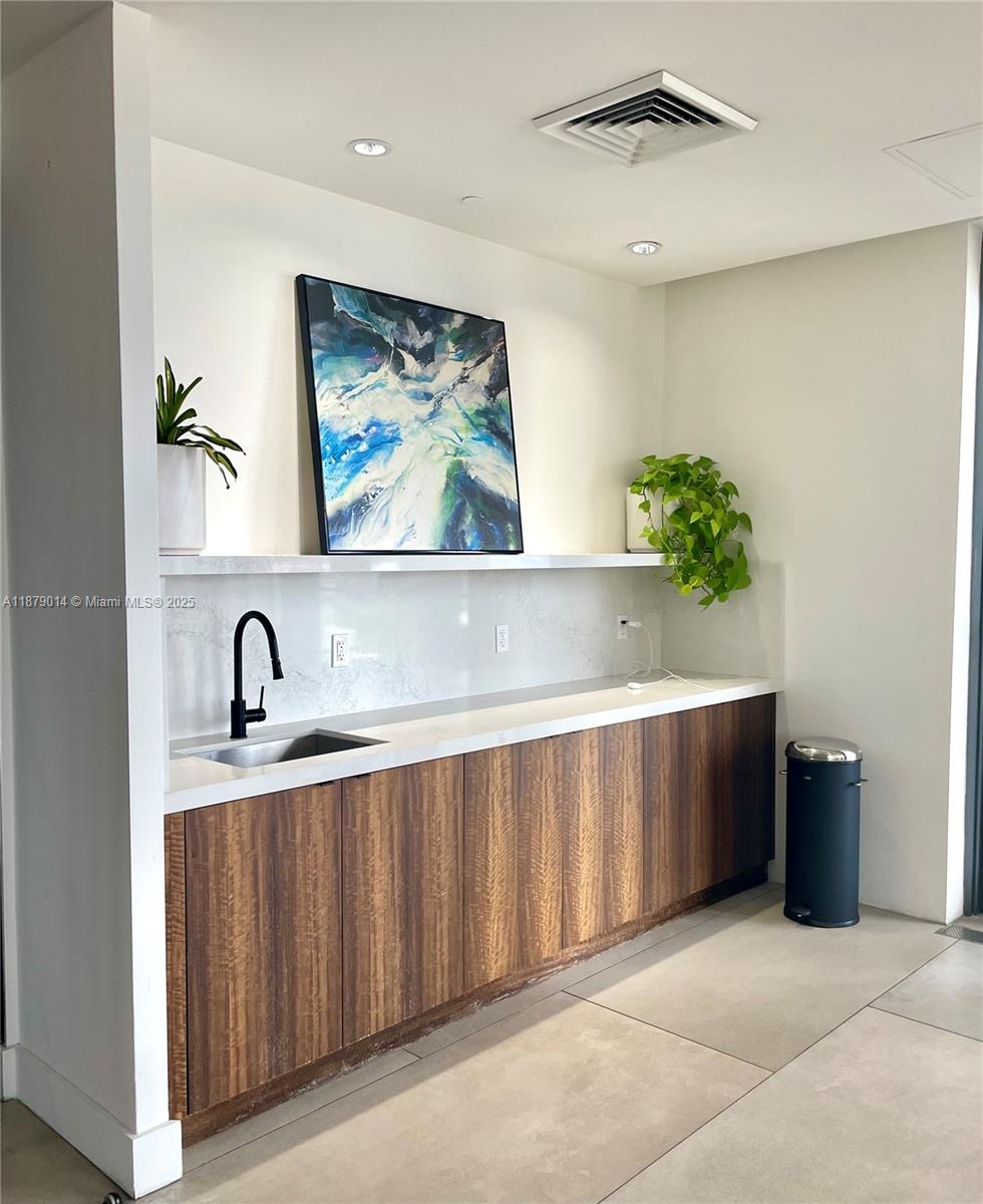 121 NE 34th St # 1215