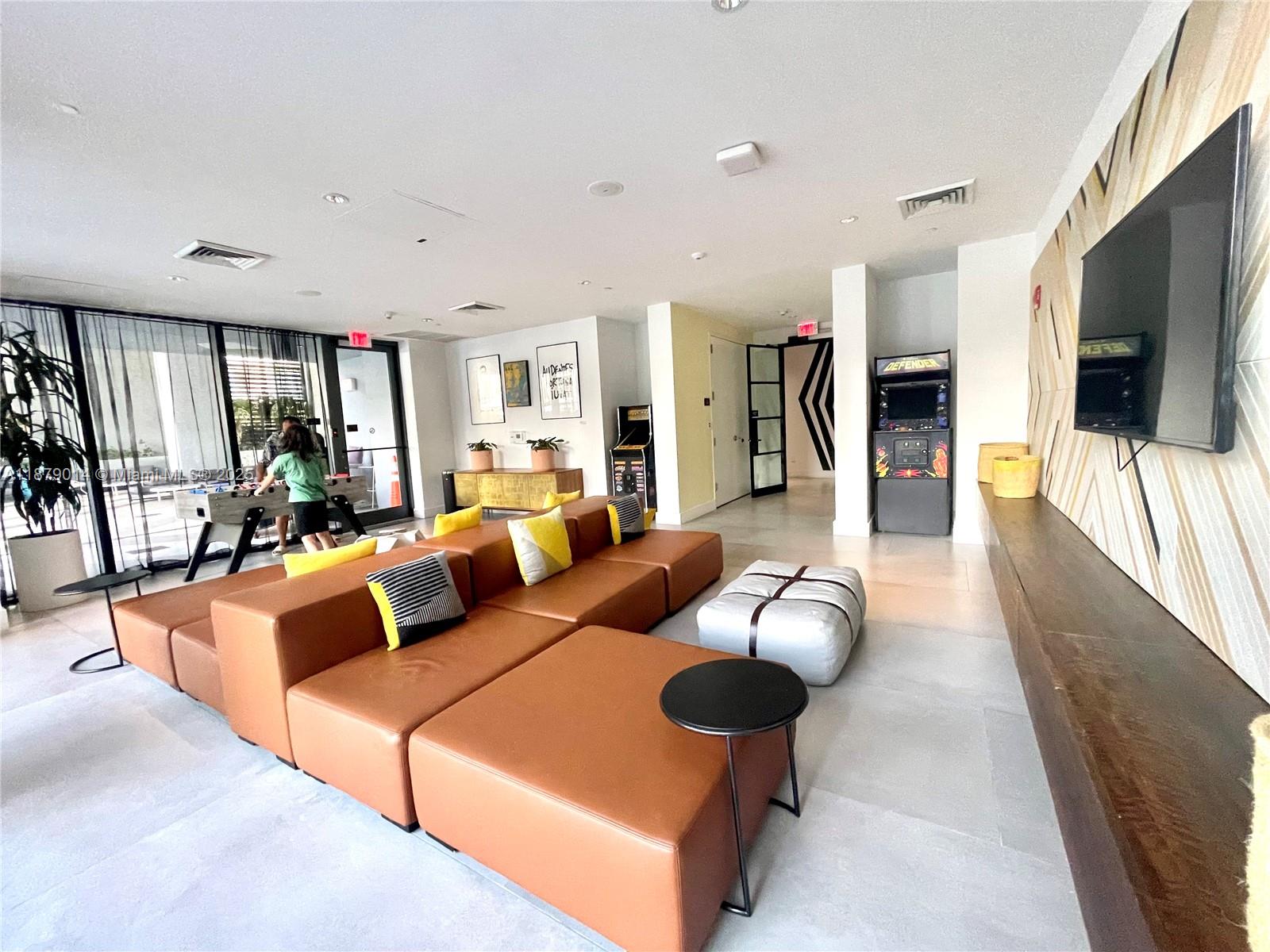 121 NE 34th St # 1215