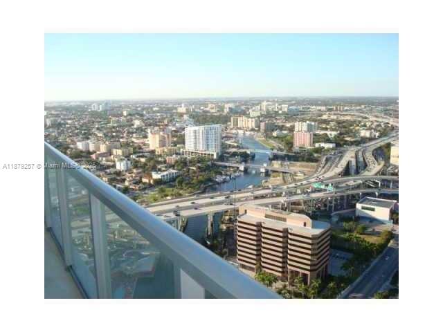 185 SW 7th St # 1909