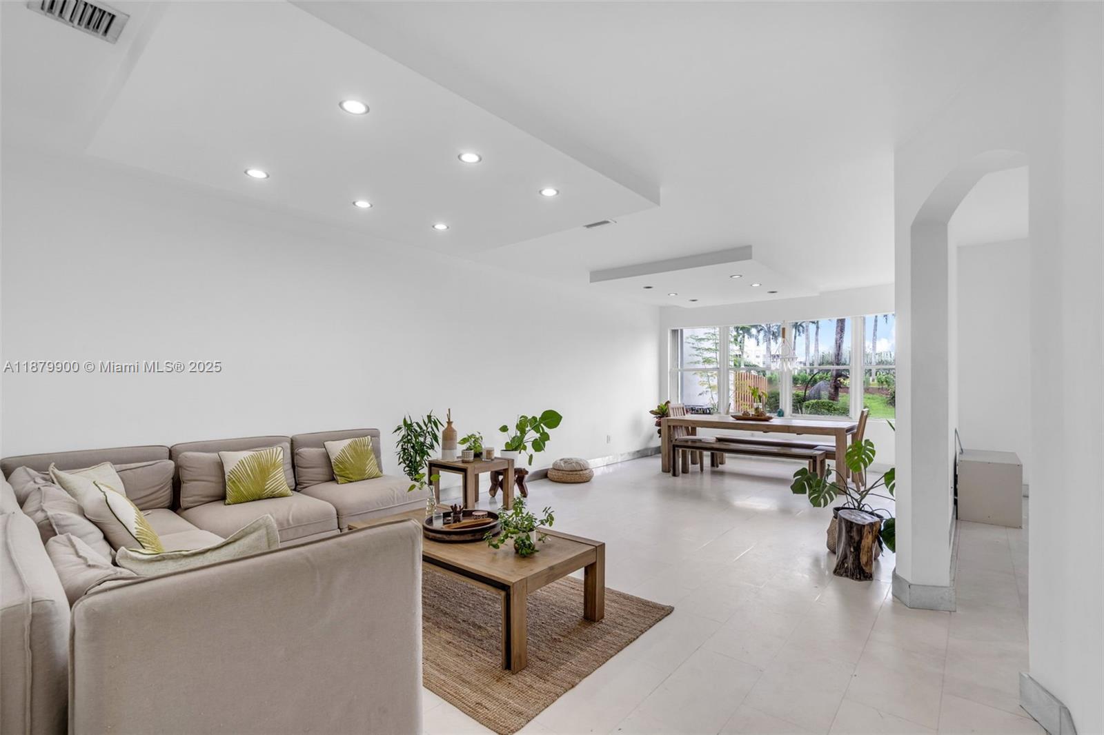 10940 NW 67th St