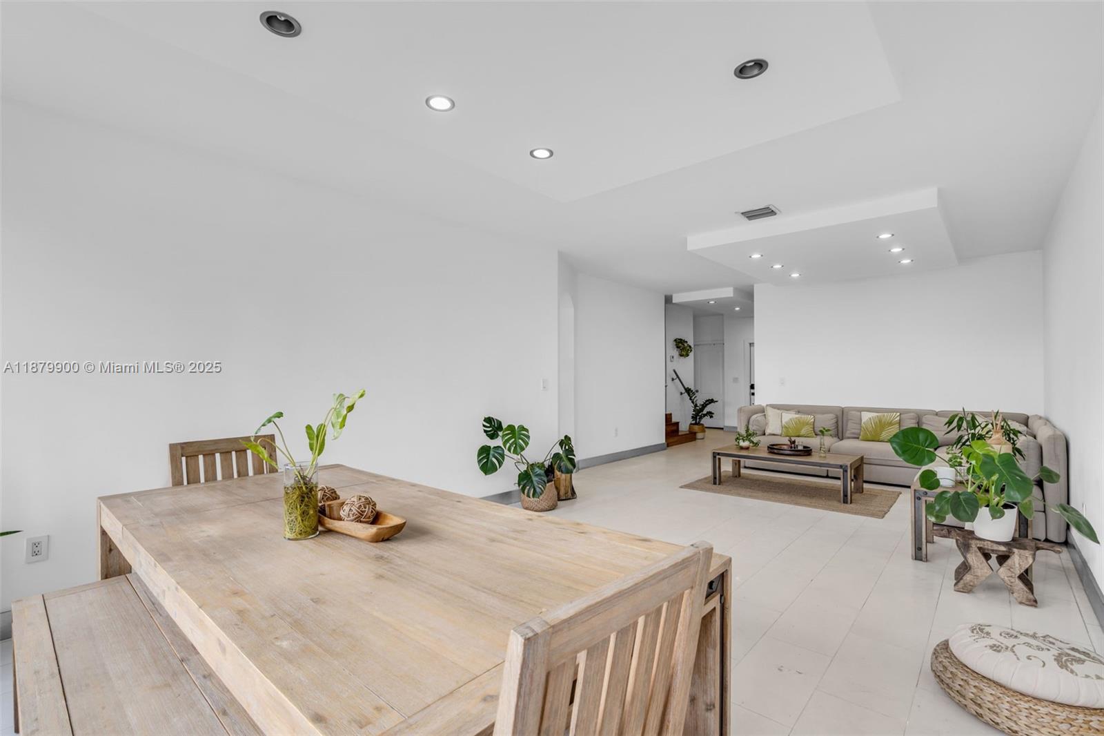 10940 NW 67th St