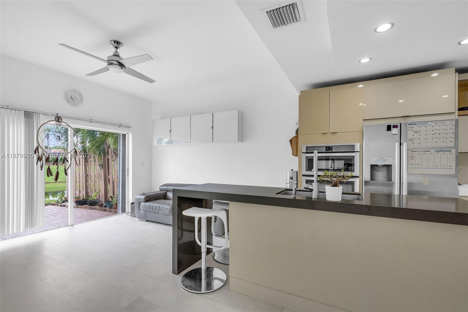 10940 NW 67th St