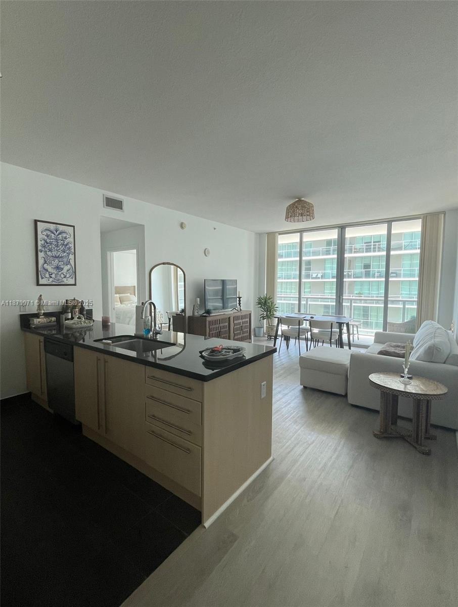 1111 SW 1st Ave Unit: 3715-N