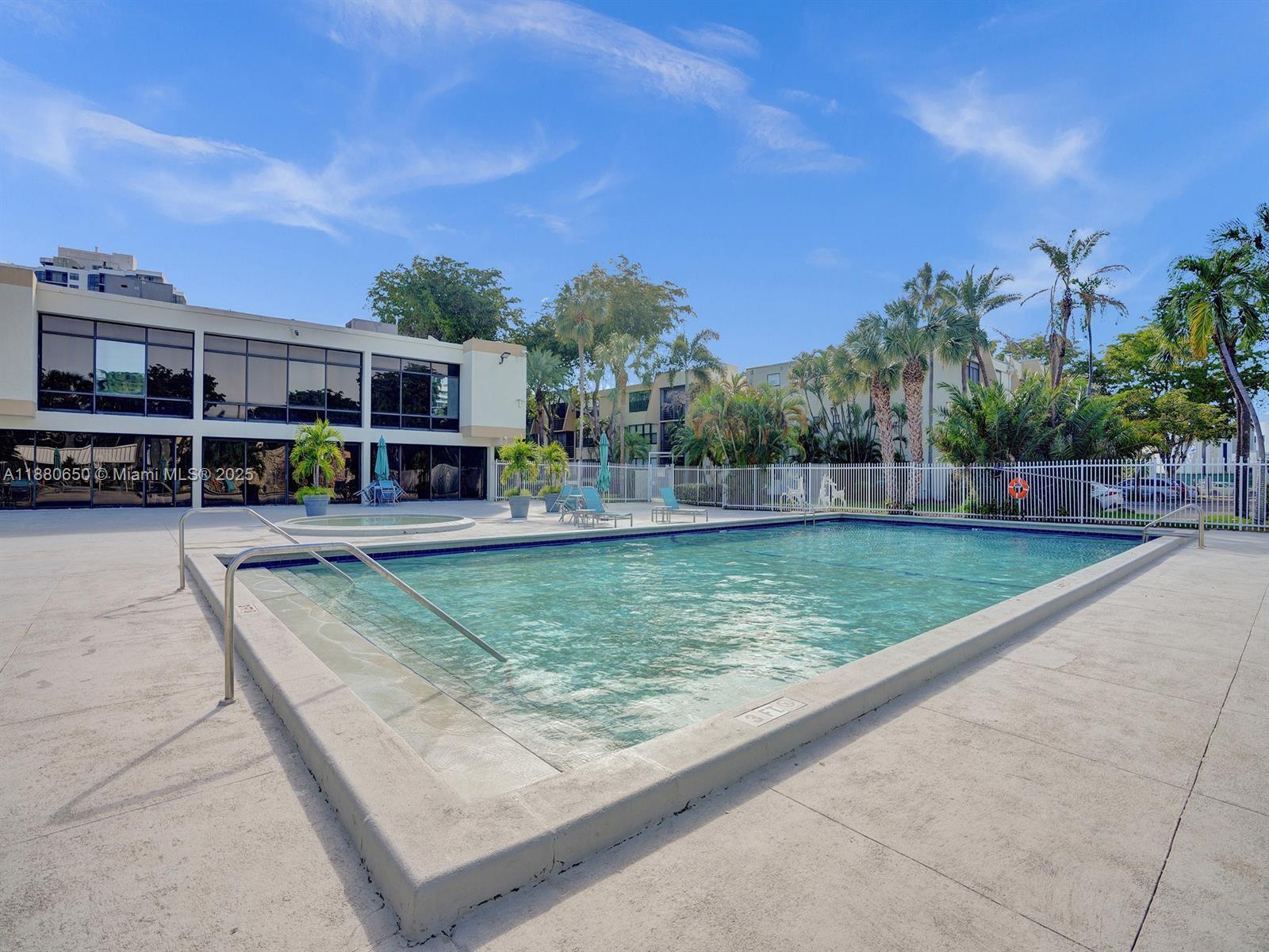 20350 W Country Club Dr # 4 Unit: PH24-4