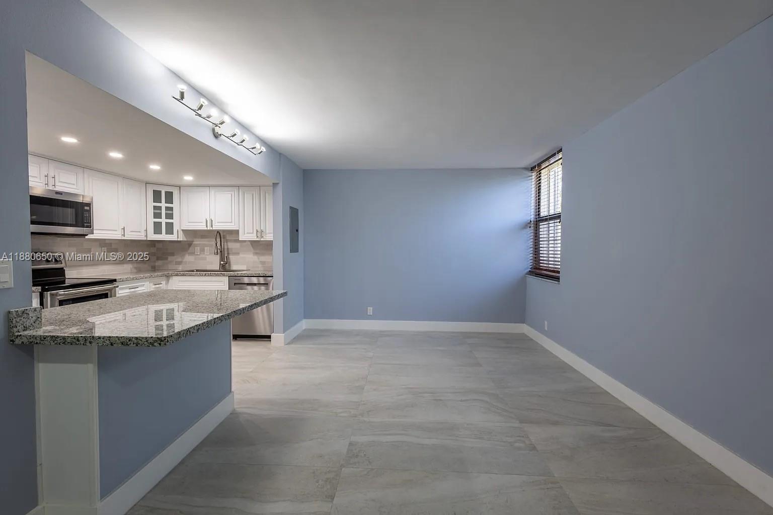 20350 W Country Club Dr # 4 Unit: PH24-4