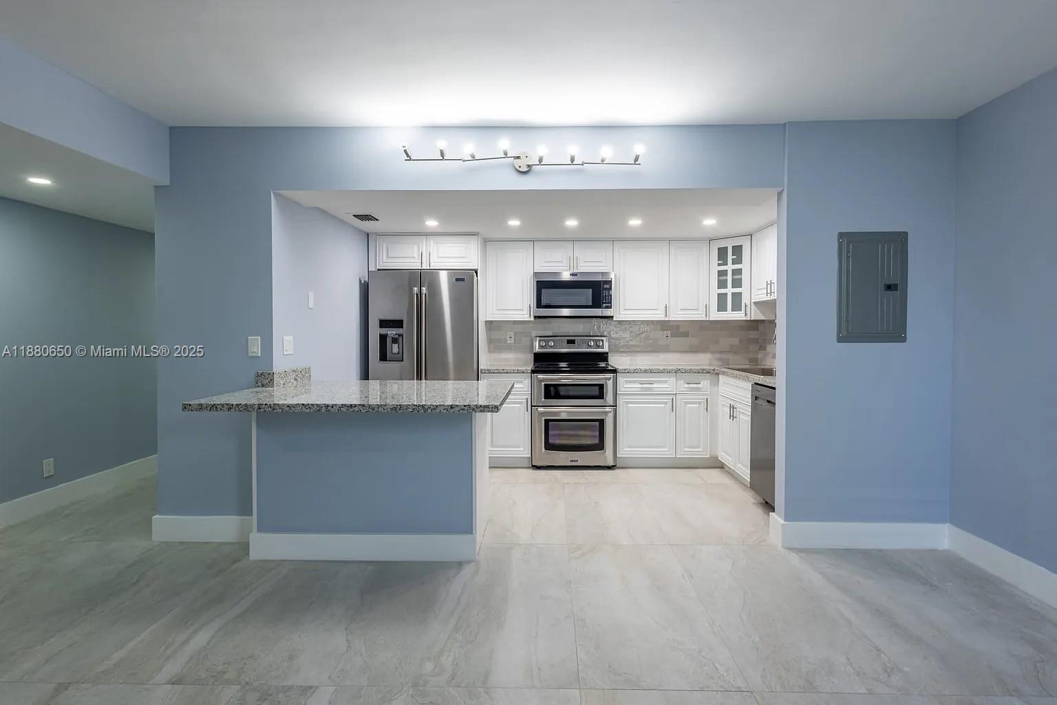 20350 W Country Club Dr # 4 Unit: PH24-4