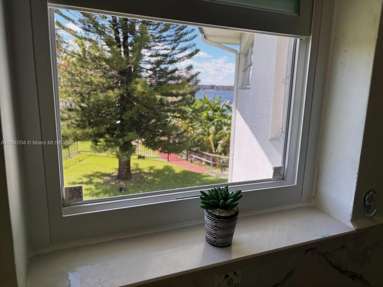 18706 NE 18th Ave # 206