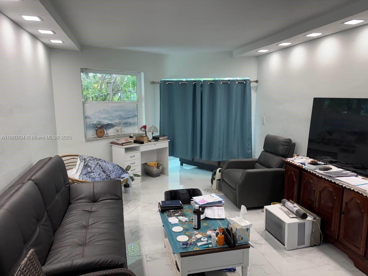 18706 NE 18th Ave # 206