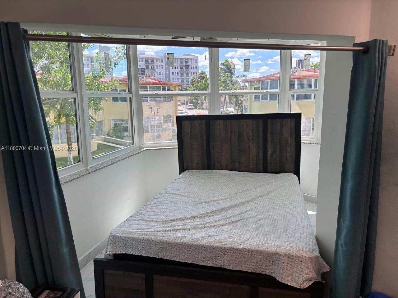 18706 NE 18th Ave # 206