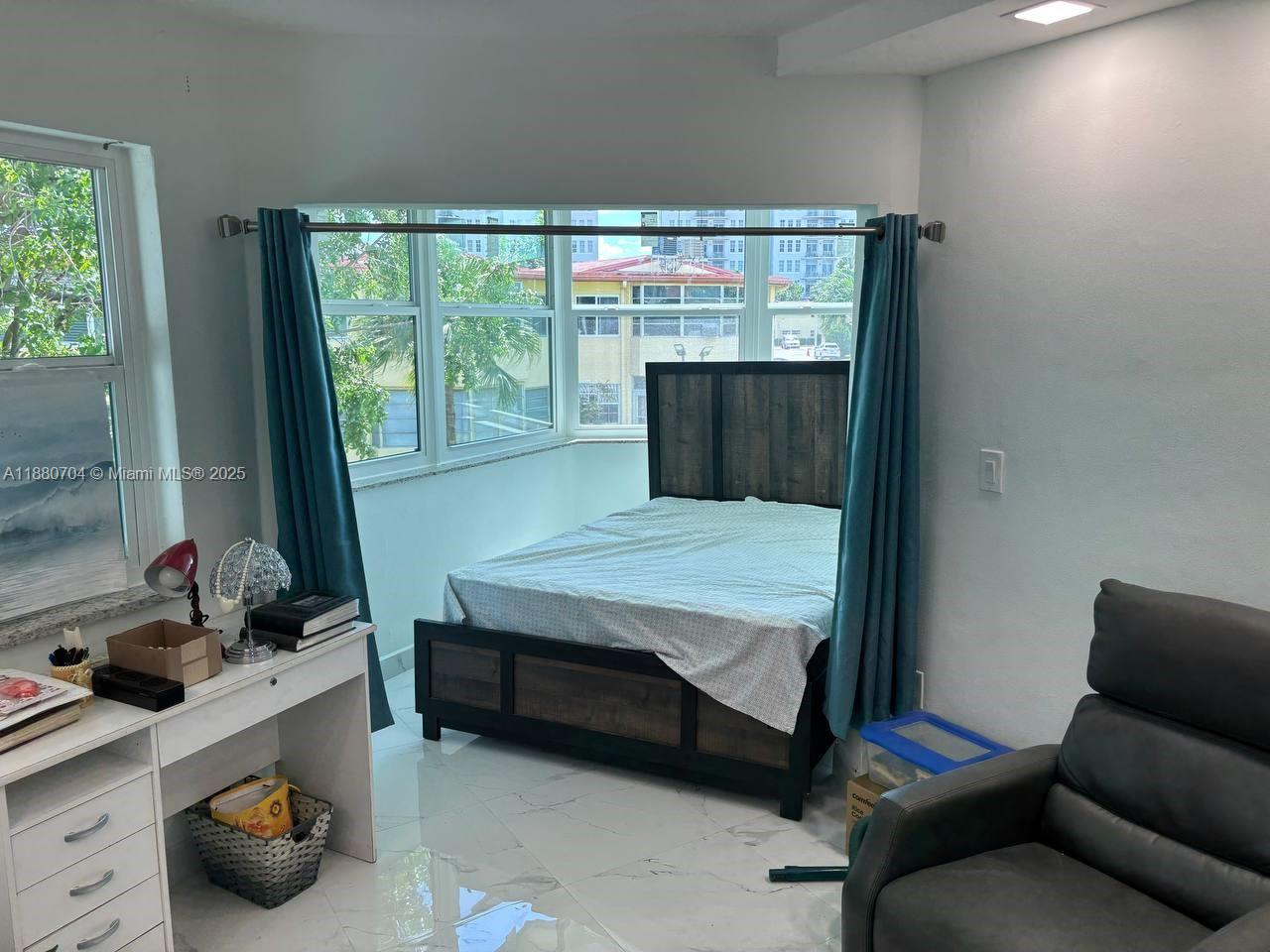 18706 NE 18th Ave # 206