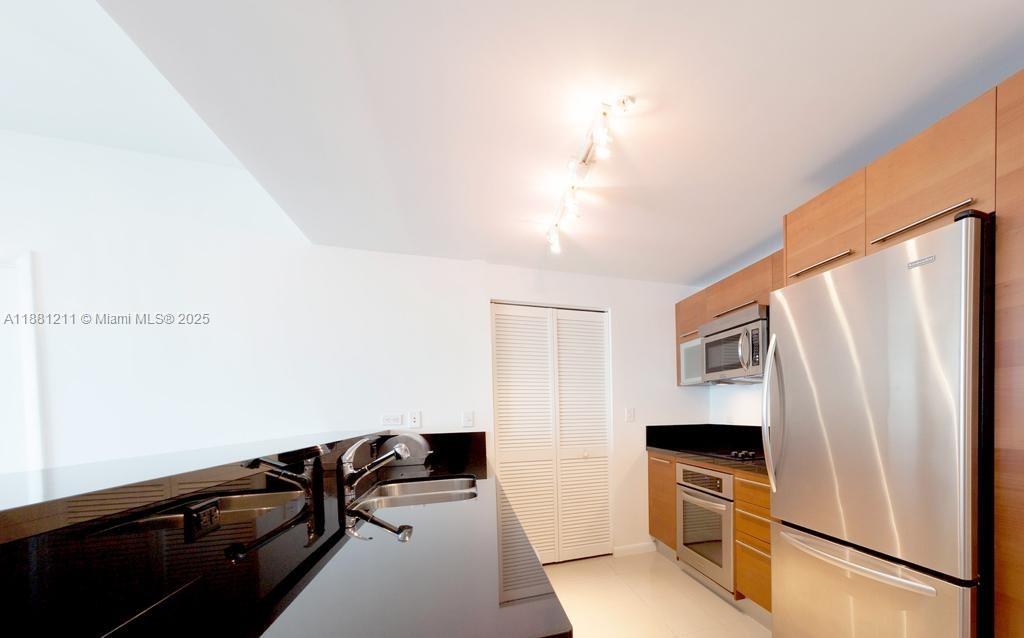 244 Biscayne Blvd # 1710