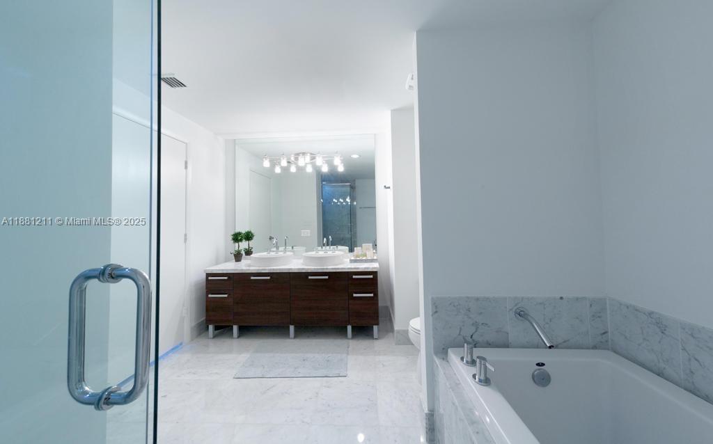 244 Biscayne Blvd # 1710