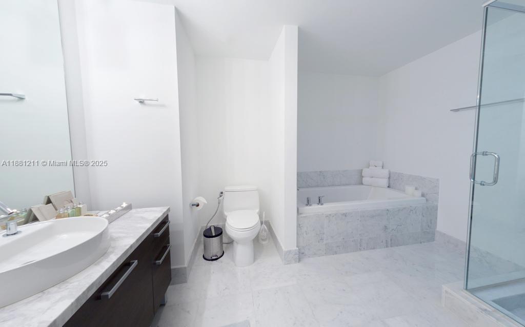 244 Biscayne Blvd # 1710