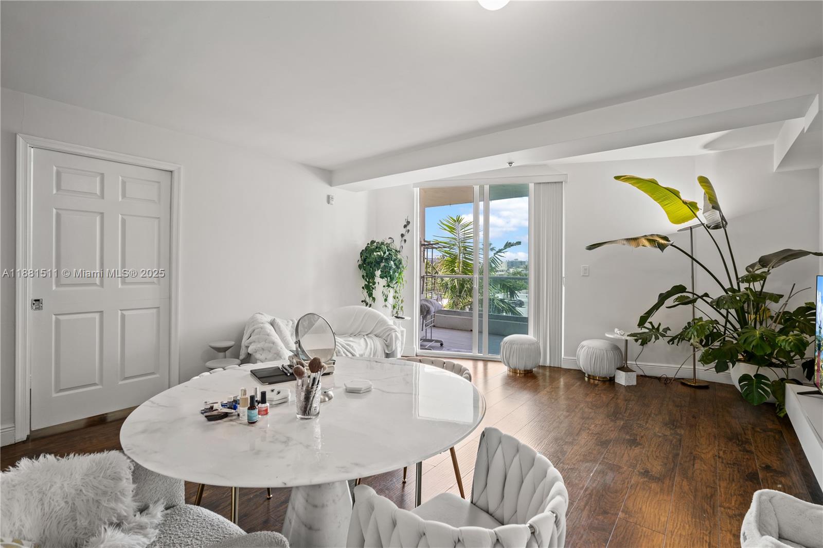 6362 Collins Ave # 404