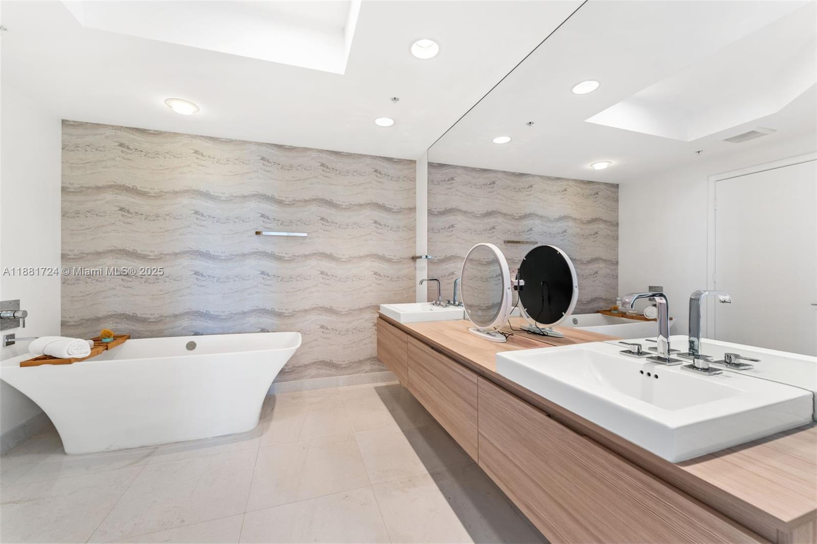 17111 Biscayne Blvd # 2202