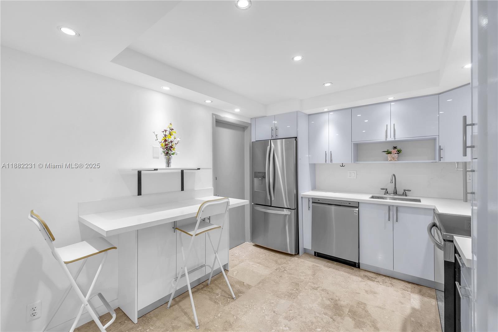 3161 S Ocean Dr # 802