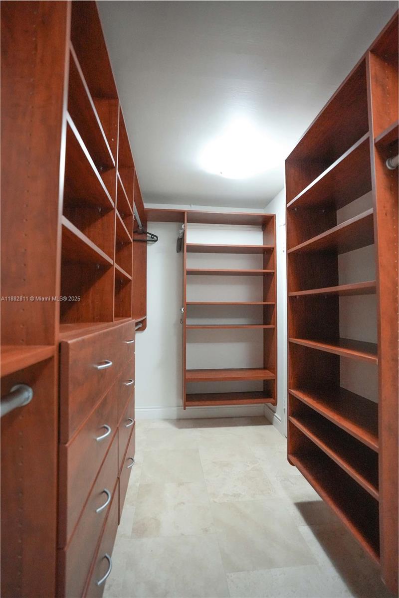 6039 Collins Ave # 503