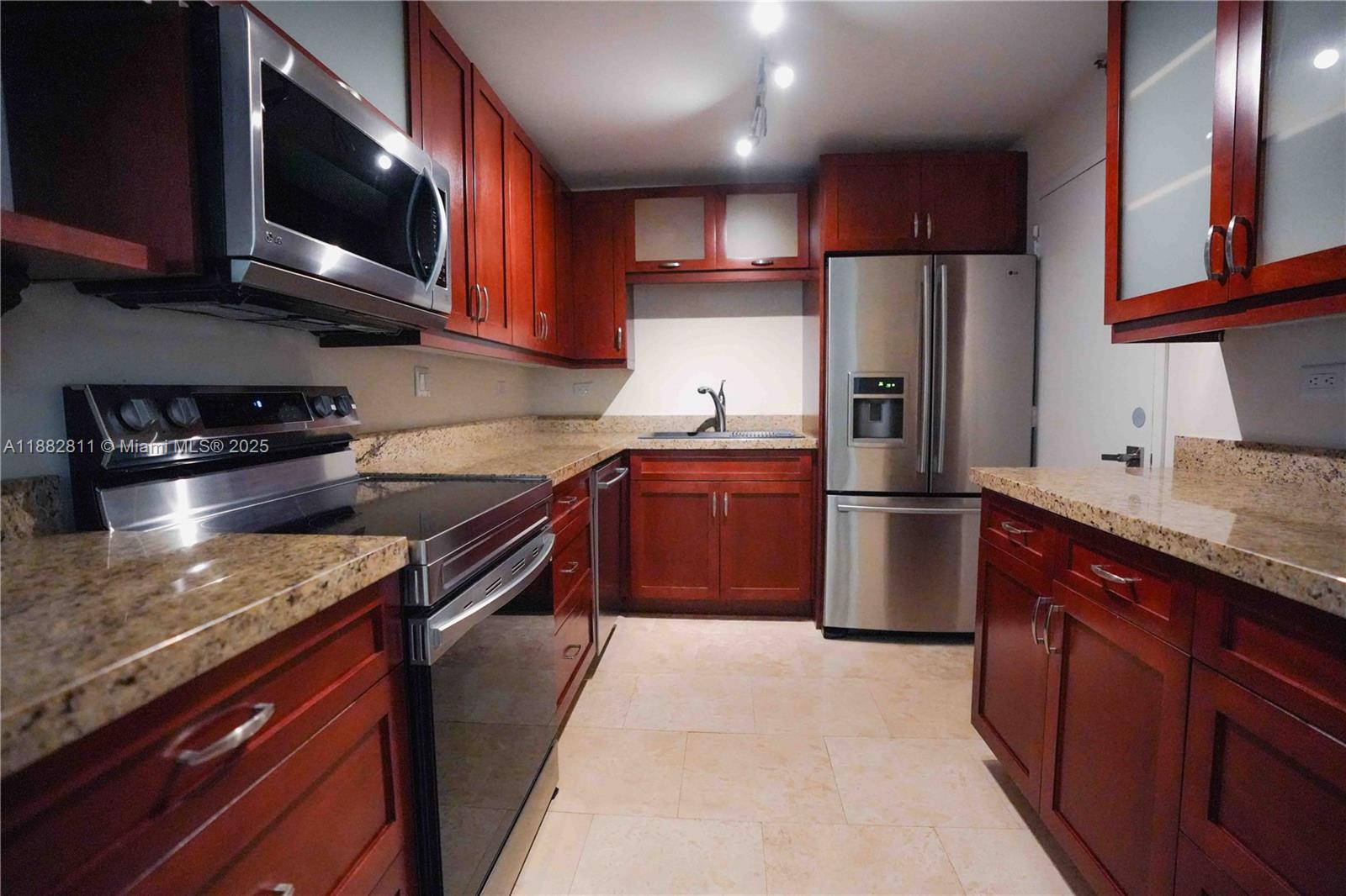 6039 Collins Ave # 503