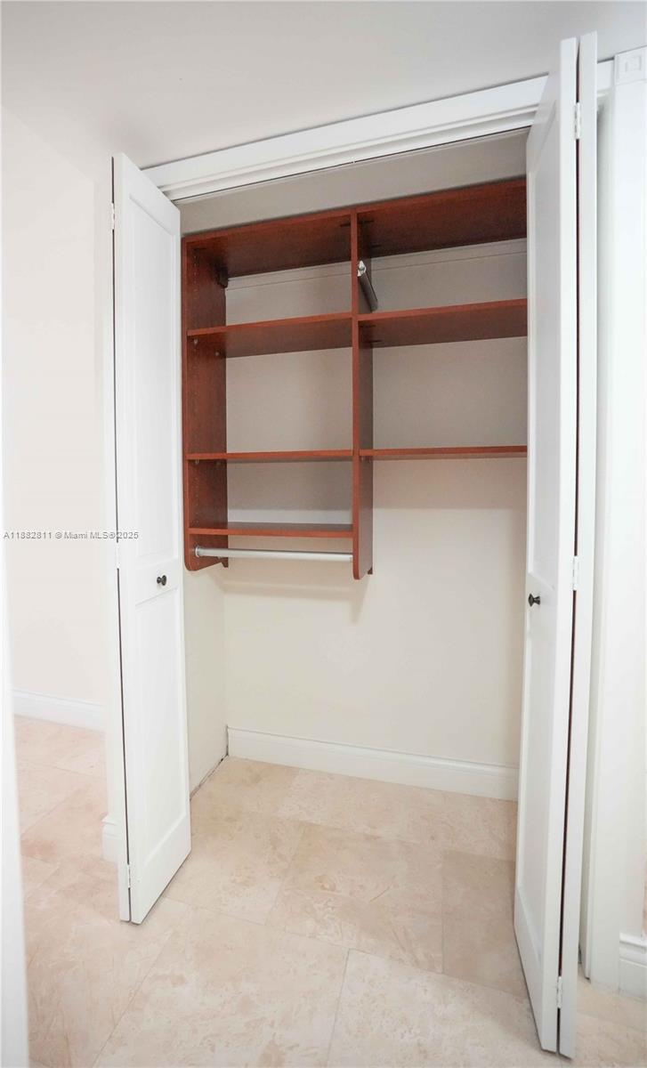 6039 Collins Ave # 503