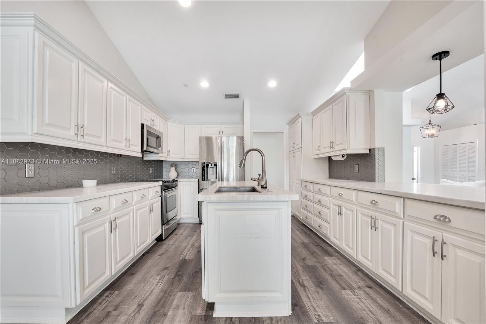 7104 SE Bunker Hill Dr