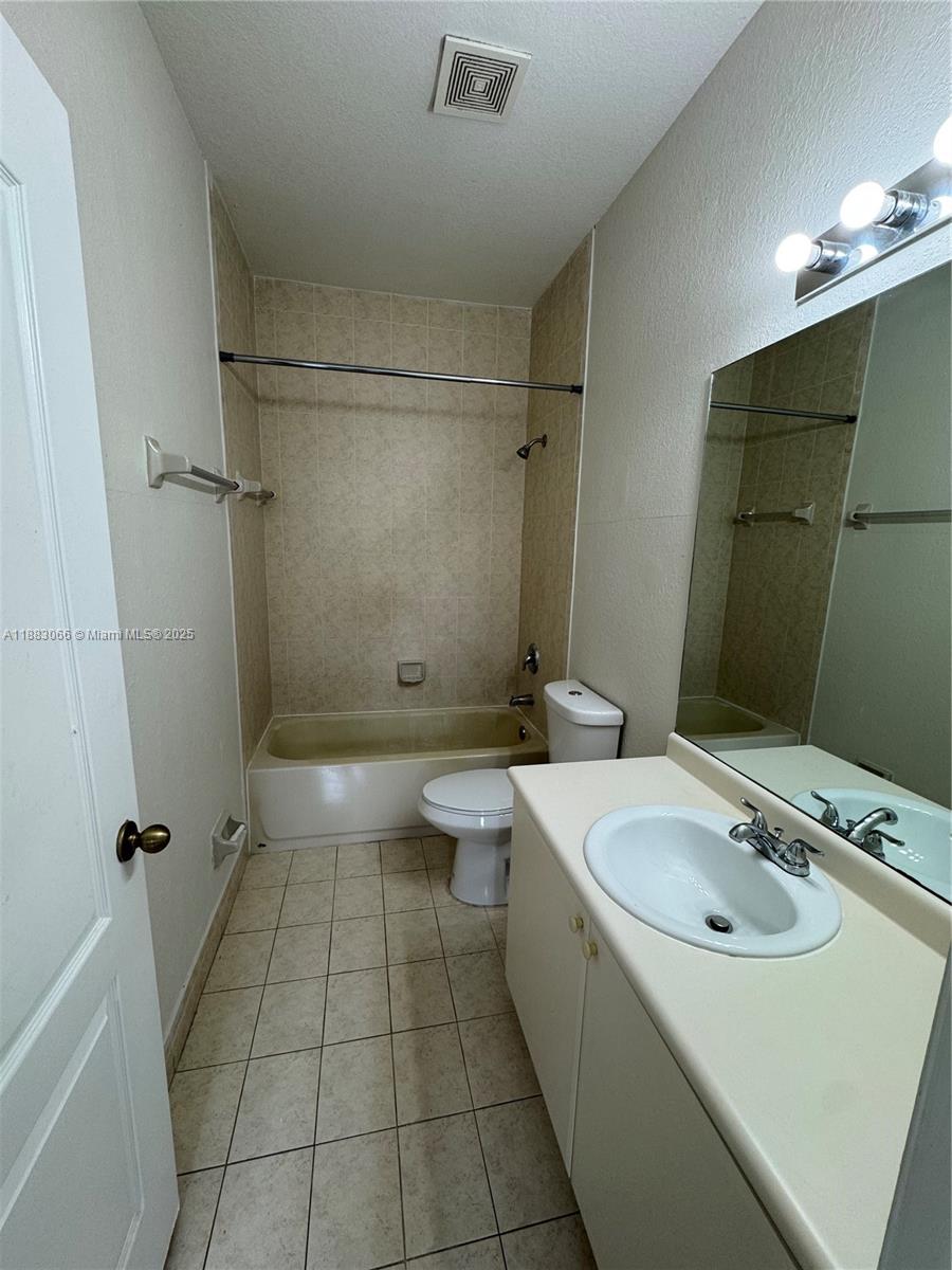 1536 SE 25th St # 202