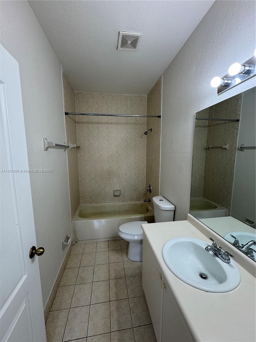 1536 SE 25th St # 202