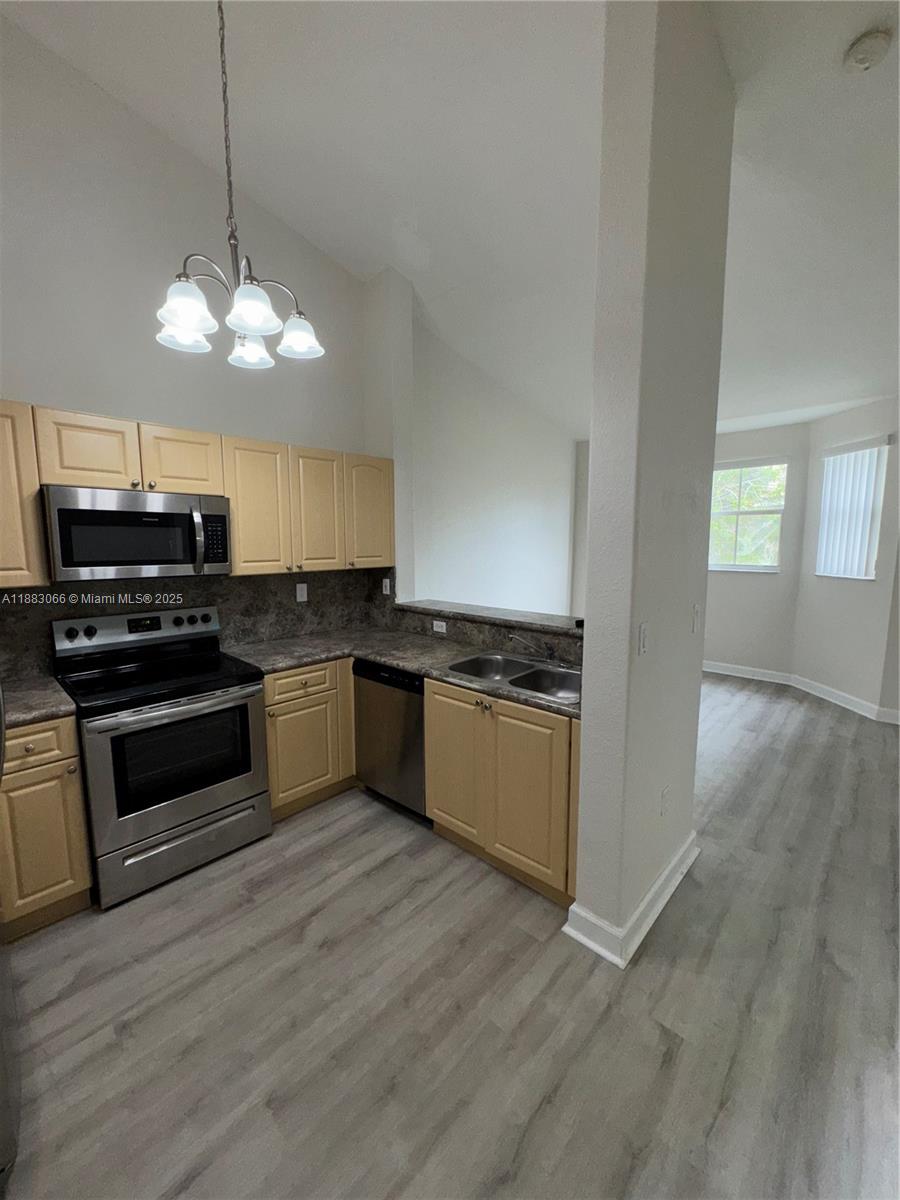 1536 SE 25th St # 202