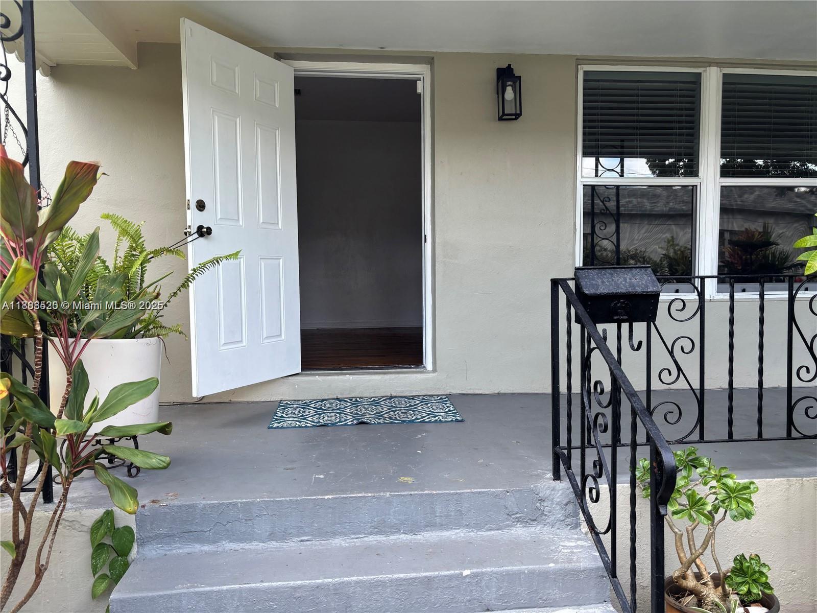 1842 Funston St # 2 Unit: 1-2