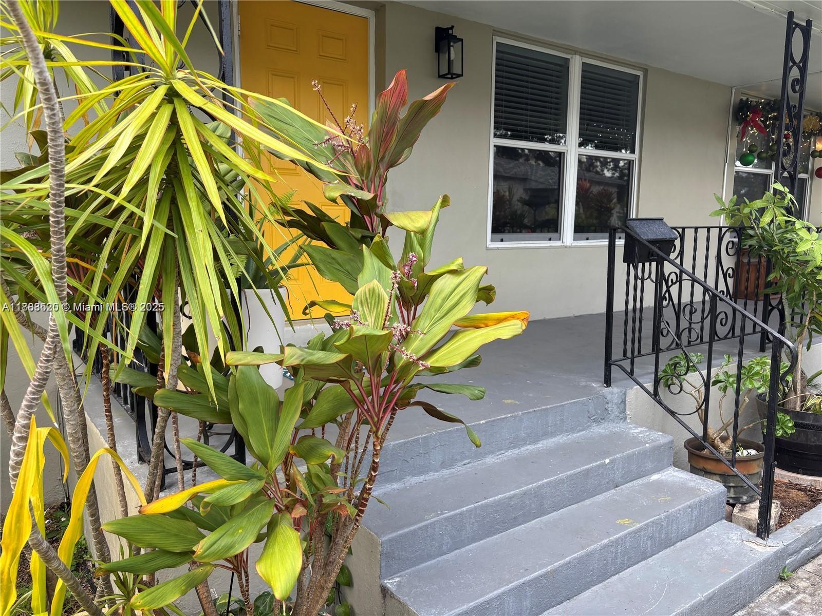 1842 Funston St # 2 Unit: 1-2