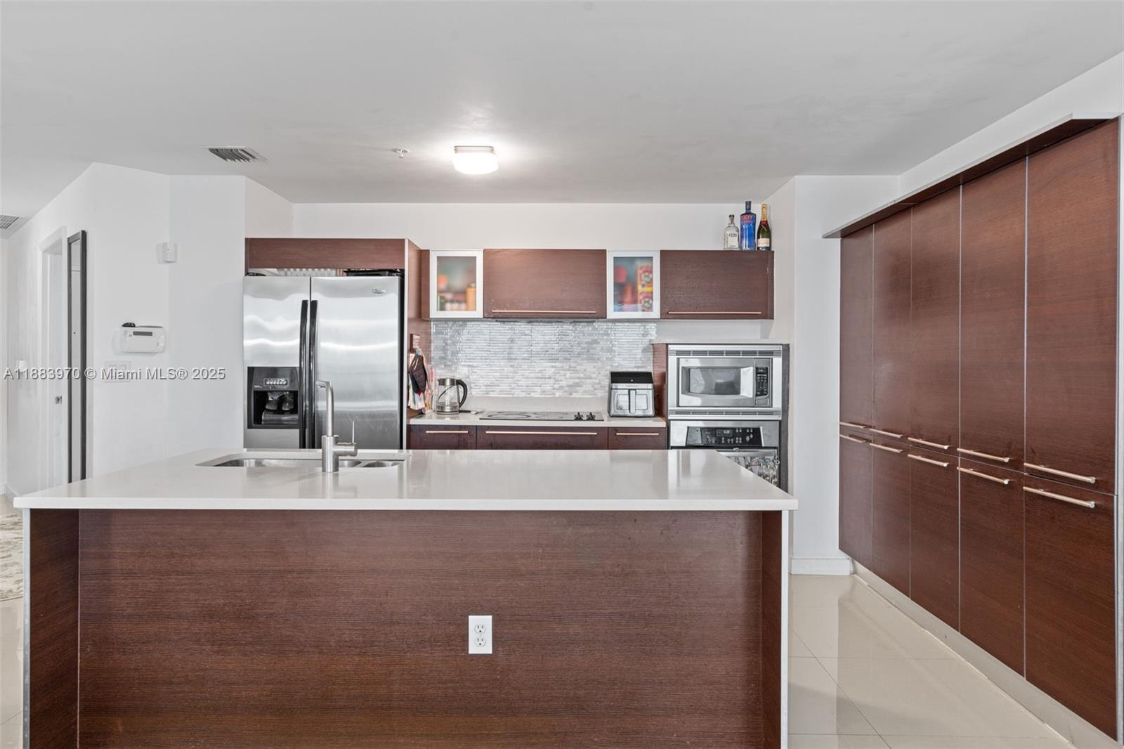 1900 N Bayshore Dr # 4018