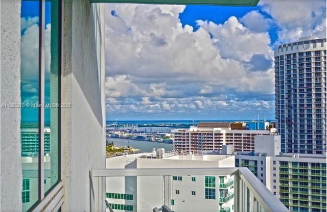 1900 N Bayshore Dr # 4018