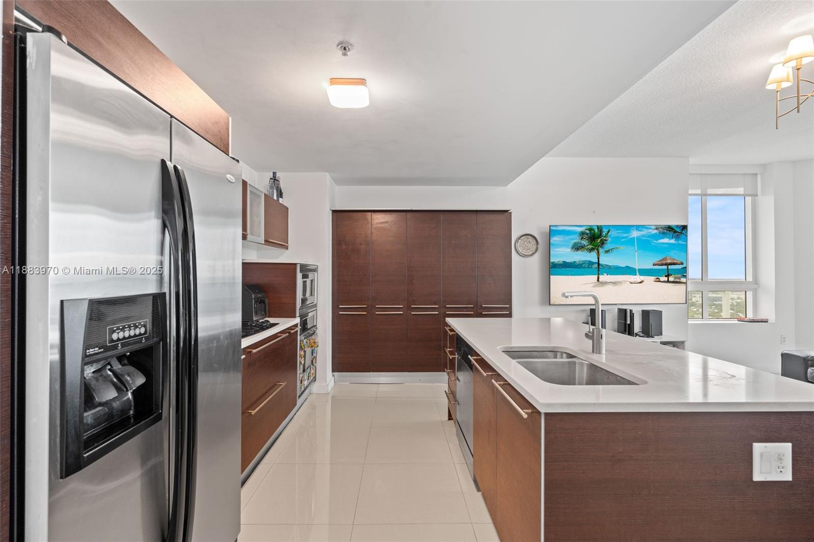 1900 N Bayshore Dr # 4018
