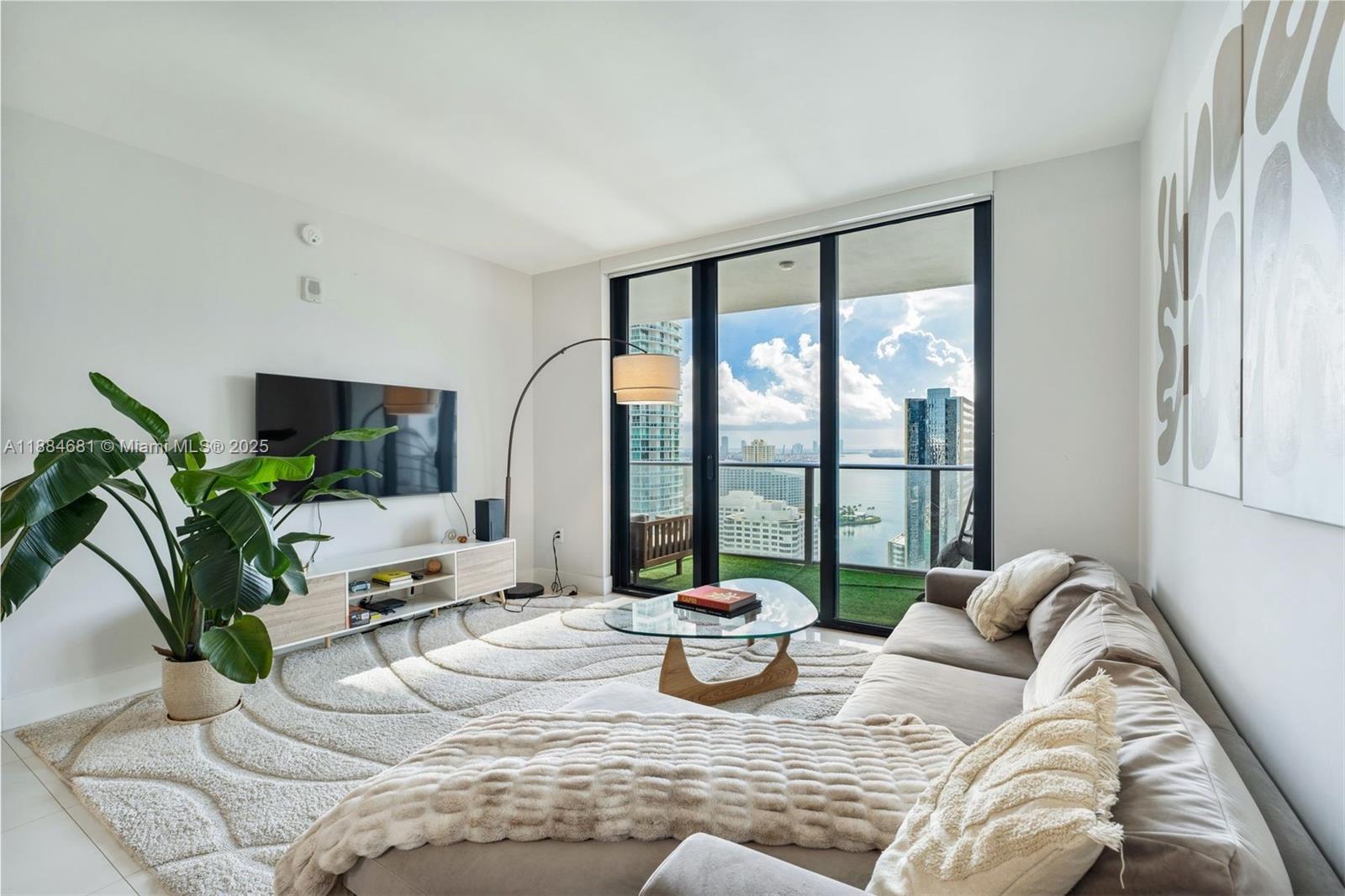 1010 Brickell Ave # 3004