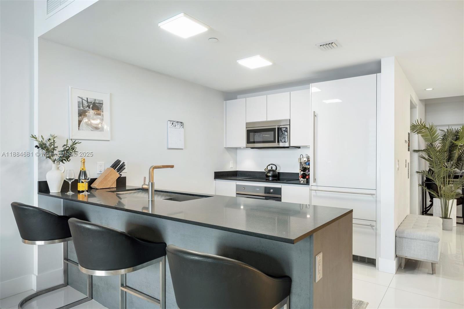 1010 Brickell Ave # 3004