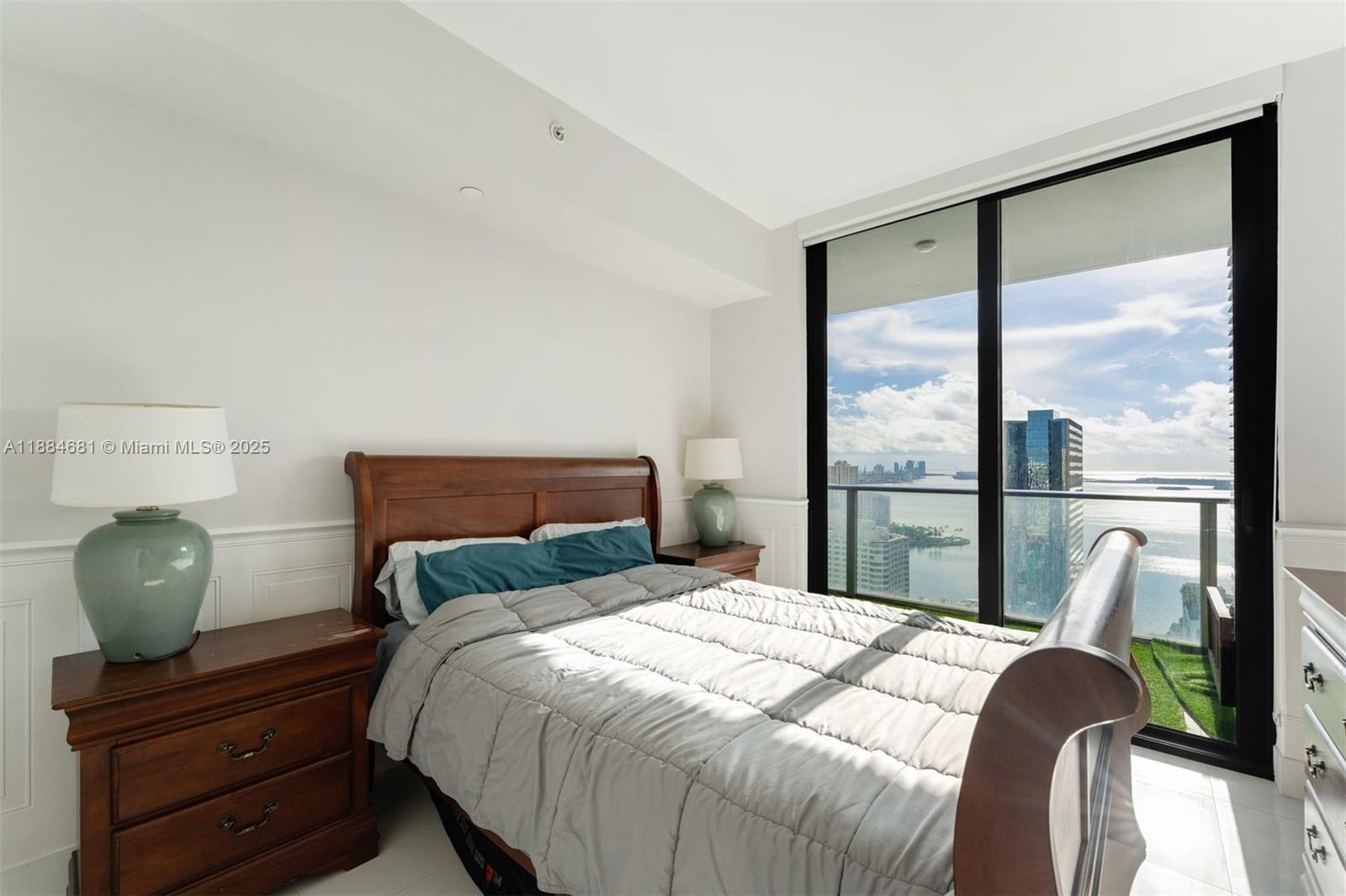 1010 Brickell Ave # 3004