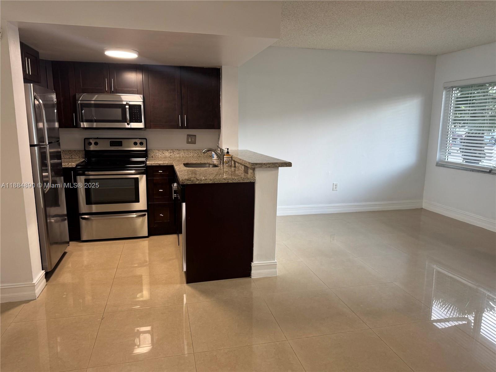 670 NW 85th Pl # 106 Unit: 11-106