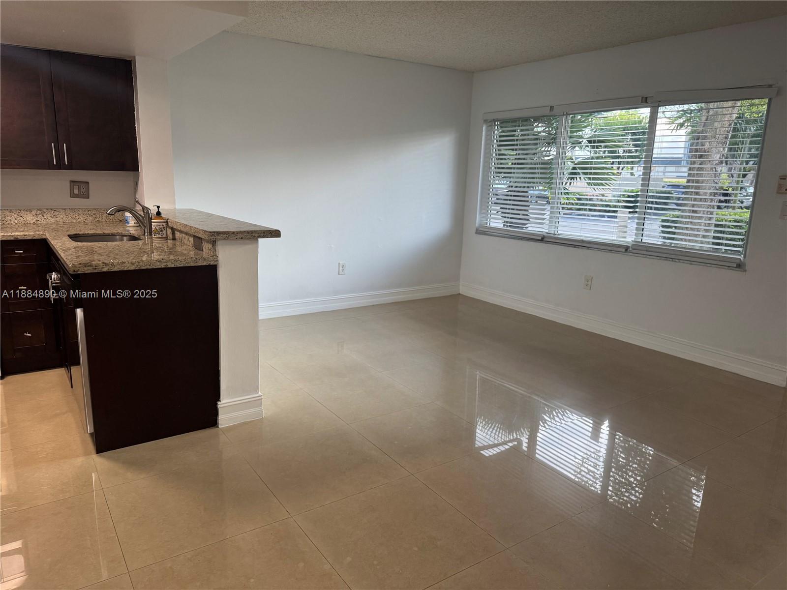 670 NW 85th Pl # 106 Unit: 11-106