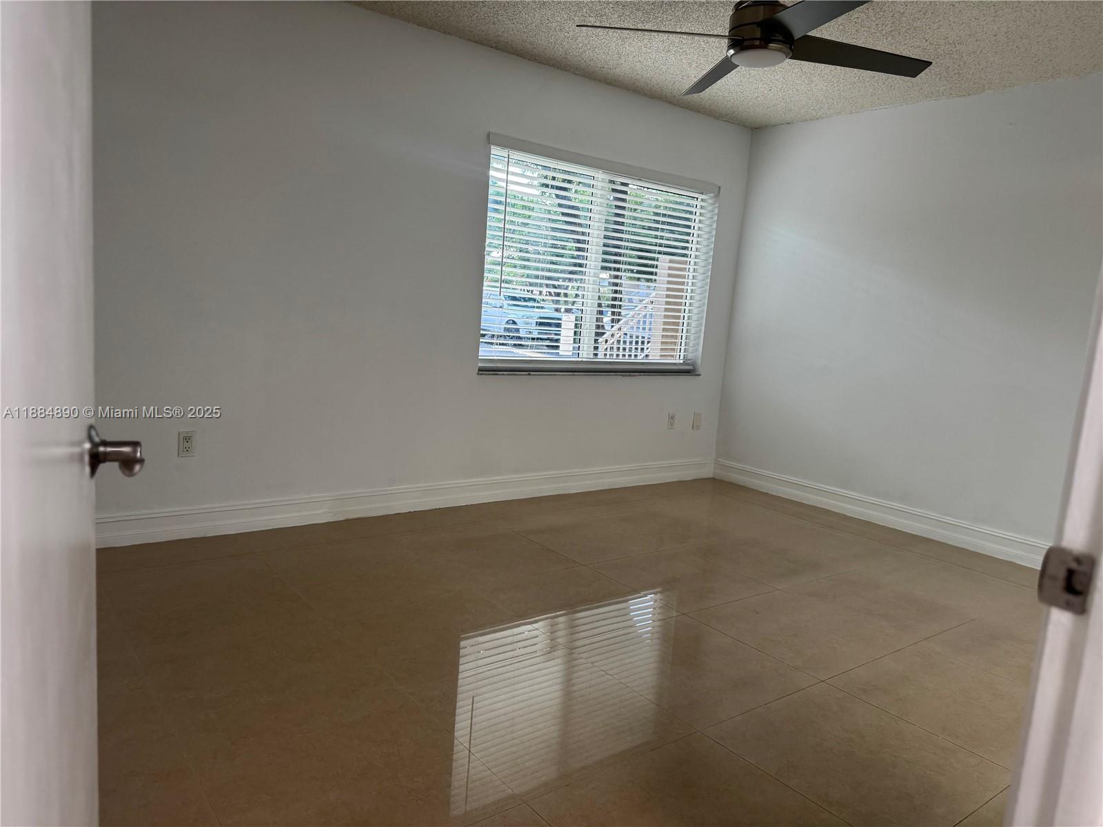 670 NW 85th Pl # 106 Unit: 11-106