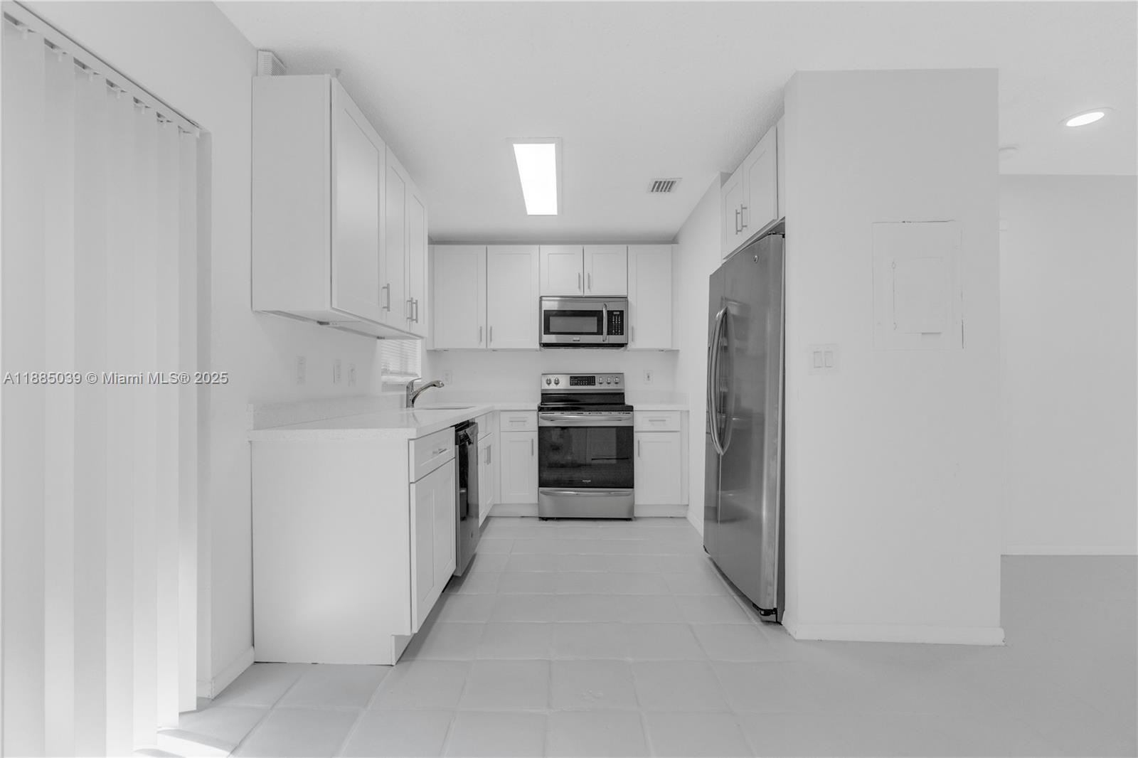 1428 NE 2nd Ave # 2