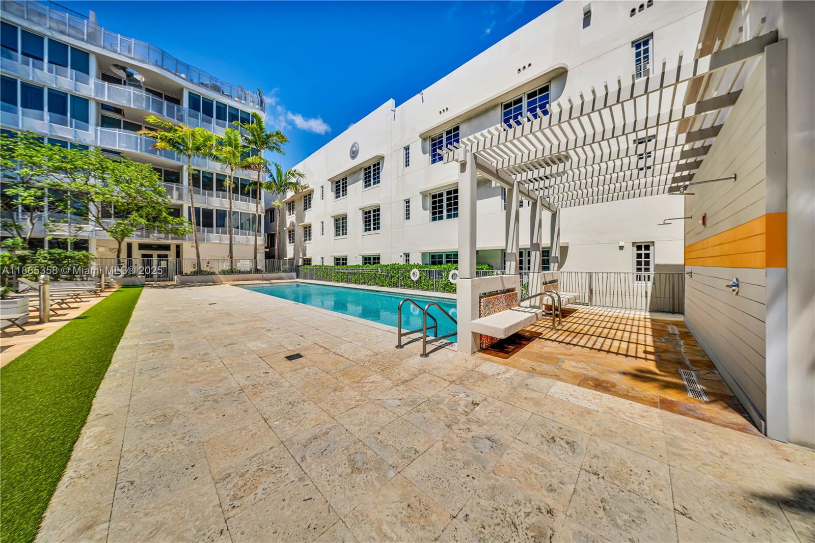 2155 Washington Ct # 402