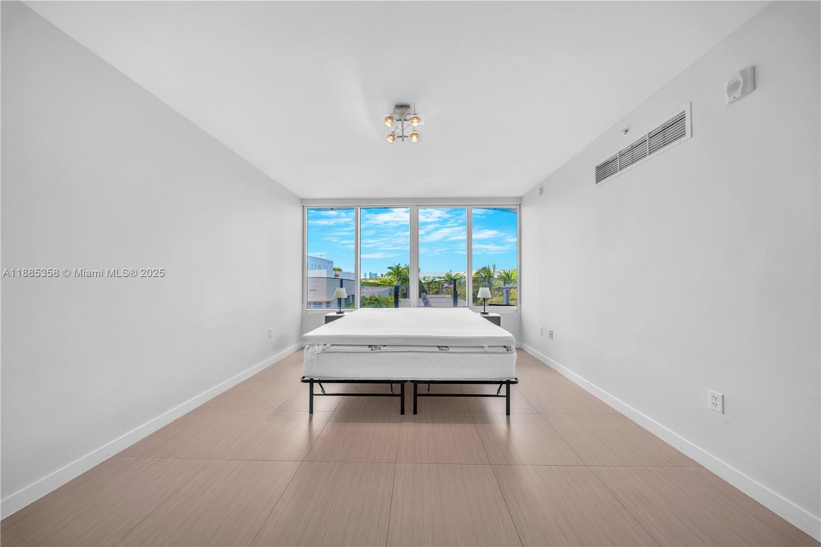 2155 Washington Ct # 402