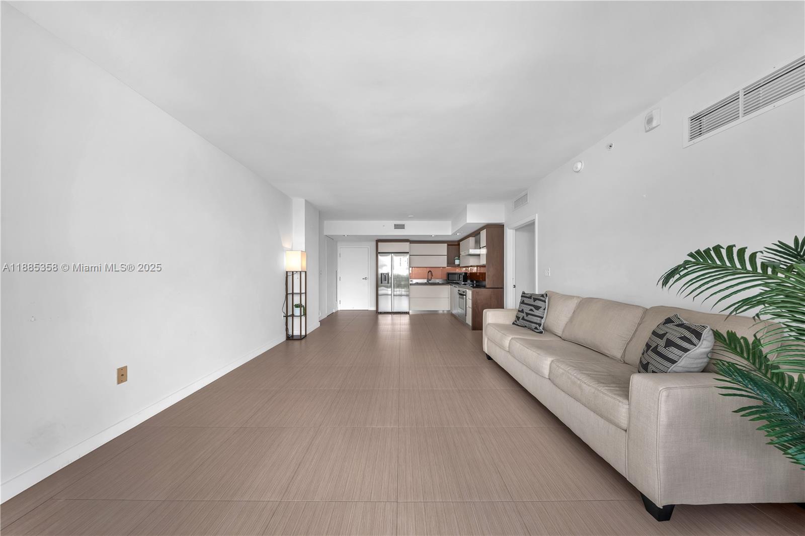 2155 Washington Ct # 402