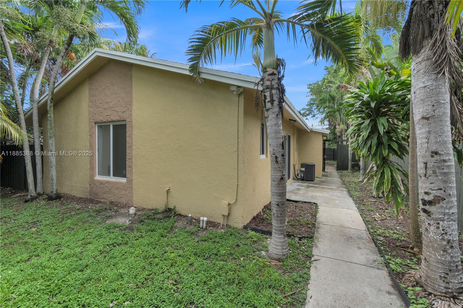 1428 NE 2nd Ave # 1
