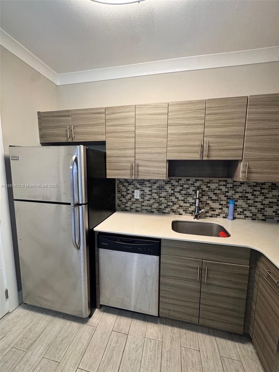 115 Menores Ave # 6