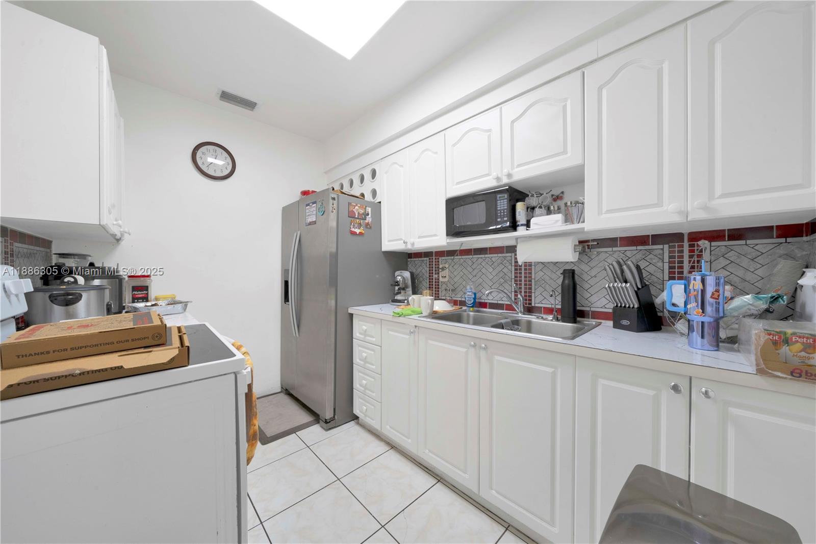 334 E 18th St # 3